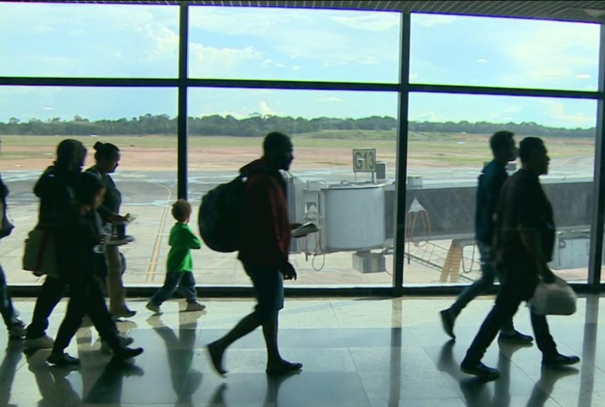 deportacao-dos-eua3A-103-brasileiros-chegam-ao-pais2C-24-em-fortaleza-e-76-em-confins2C-com-3-detidos-pela-pf