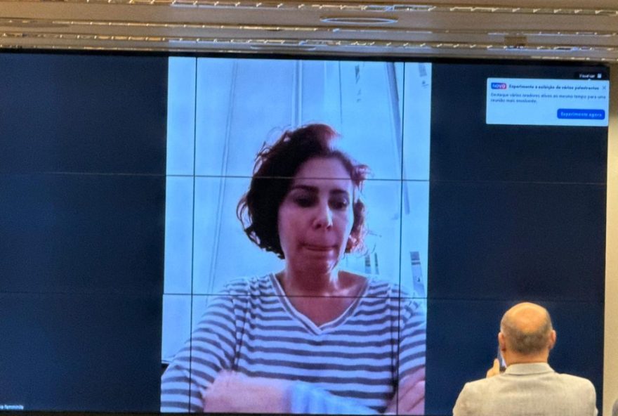 deputada-carla-zambelli-participa-por-videoconferencia-de-audiencia-sobre-possivel-perda-de-mandato-na-ccj-da-camara-dos-deputados