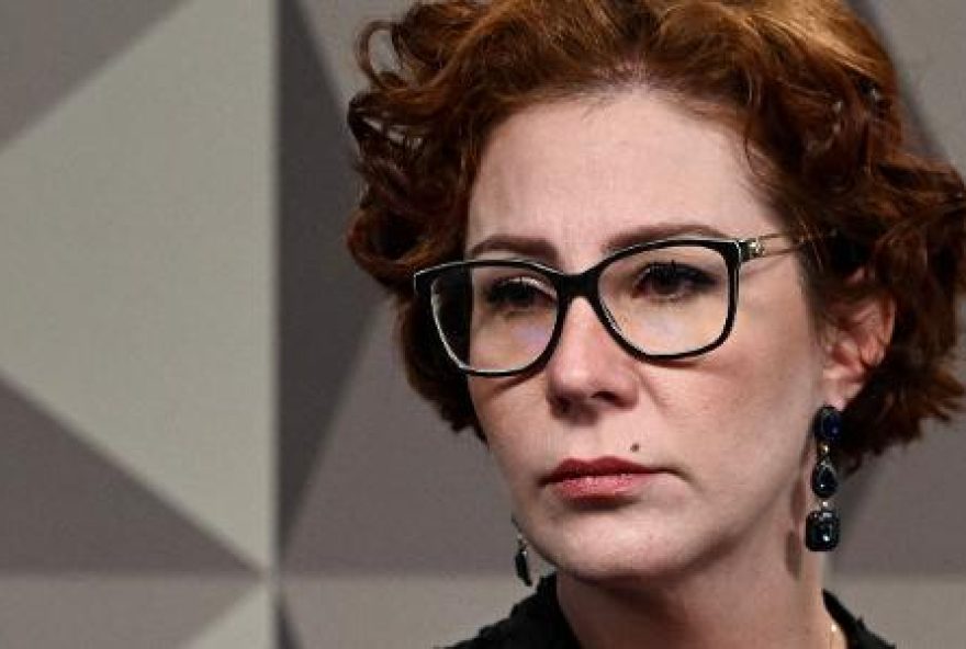 deputada-zambelli-custou-r24-521-mil-a-camara-desde-que-fugiu-do-brasil