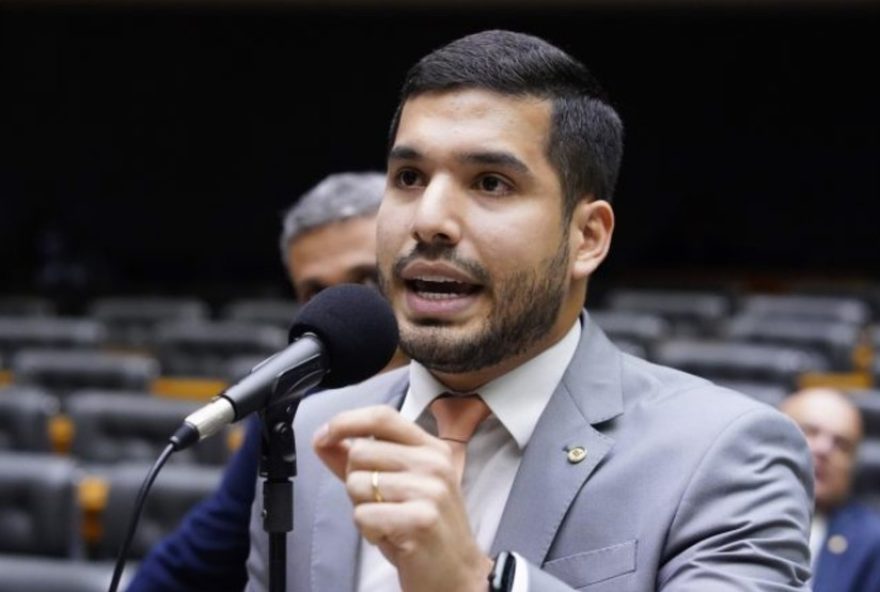 deputado-andre-fernandes-destina-verbas-para-a-policia-do-ceara-e-gera-polemica