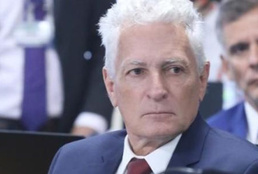 deputado-do-pt-se-retrata-apos-postar-foto-falsa-de-bolsonaro-com-vorcaro deputado-do-pt-se-retrata-apos-postar-foto-falsa-de-bolsonaro-com-vorcaro