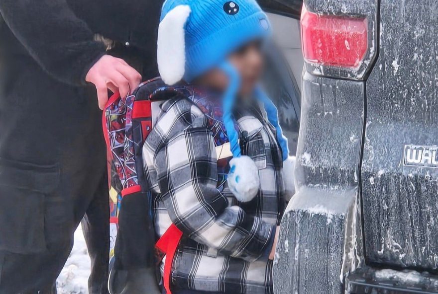 deputado-dos-eua-relata-condicao-preocupante-de-menino-de-5-anos-detido-pelo-de3A-pouco-sono-e-alimentacao.-visita-exclusiva-revela-situacao-de-criancas-imigrantes-em-centro-de-detencao deputado-dos-eua-relata-condicao-preocupante-de-menino-de-5-anos-detido-pelo-de3A-pouco-sono-e-alimentacao.-visita-exclusiva-revela-situacao-de-criancas-imigrantes-em-centro-de-detencao