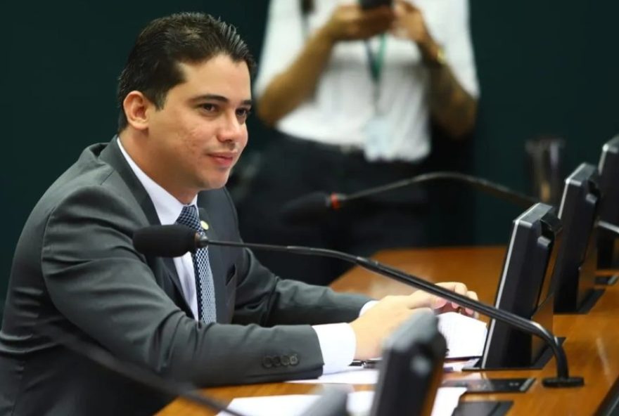 deputado-junior-mano3A-policia-federal-investiga-fraude-e-operacoes-do-politico-no-ceara