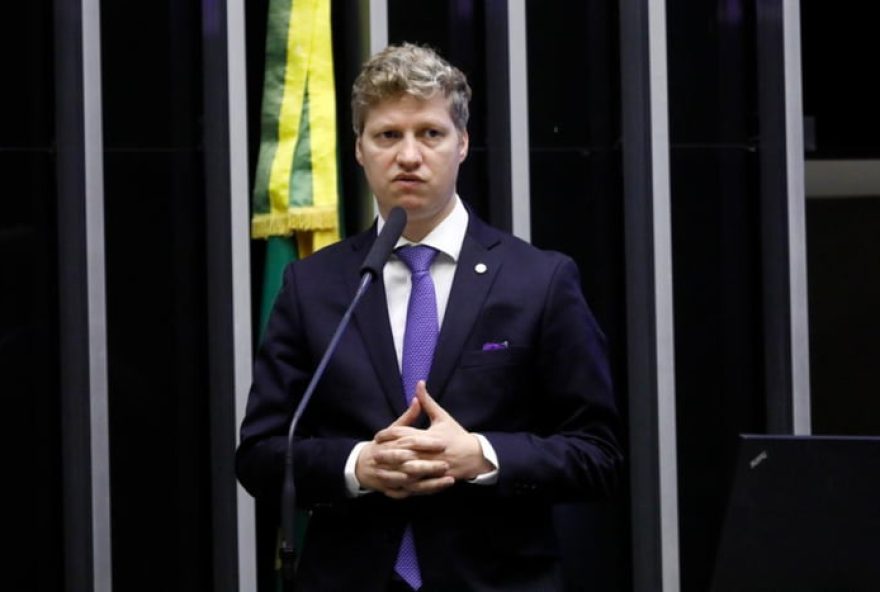 deputado-marcel-van-hattem-indiciado-pela-pf-por-discurso-contra-delegado3A-procuradoria-da-camara-se-posiciona