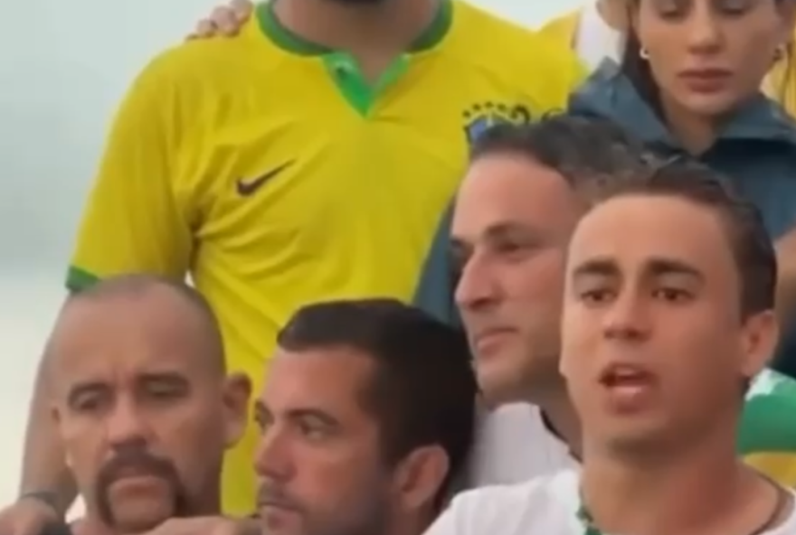 deputado-nikolas-ferreira-defende-bolsonaro-em-ato-e-pede-prisao-domiciliar-imediata