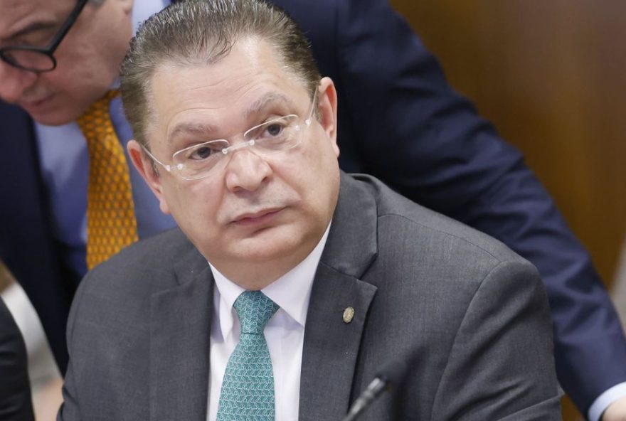 deputado-sostenes-explica-dinheiro-em-video-com-documentos-oficiais deputado-sostenes-explica-dinheiro-em-video-com-documentos-oficiais