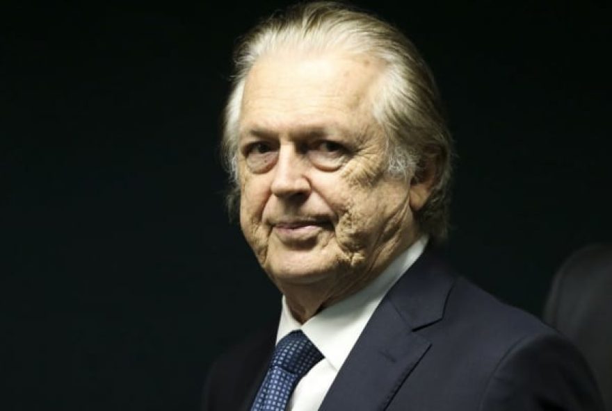 deputado-tenta-convencer-presidente-da-camara-a-nao-precisar-ir-as-sessoes