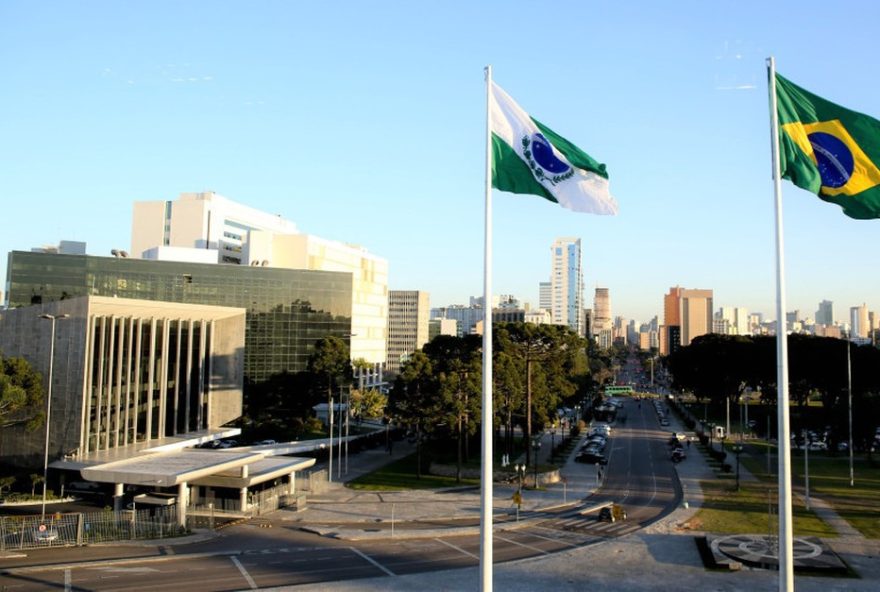 deputados-do-parana-solicitam-placas-22secretas22-para-veiculos3A-controversia-sobre-legalidade-e-transparencia-na-medida
