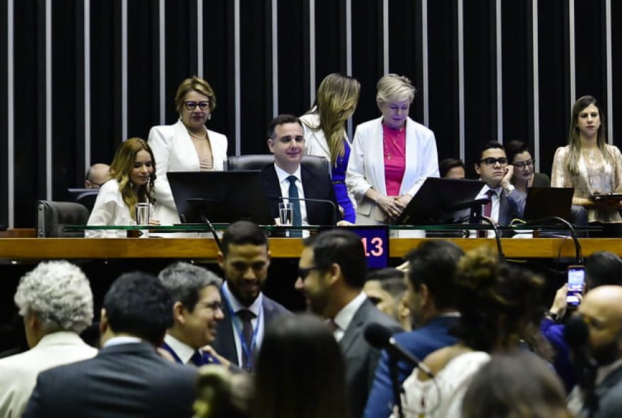 deputados-e-senadores3A-volume-de-absurdos-em-semanas-de-decisoes.-prioridades-questionaveis-no-congresso-nacional