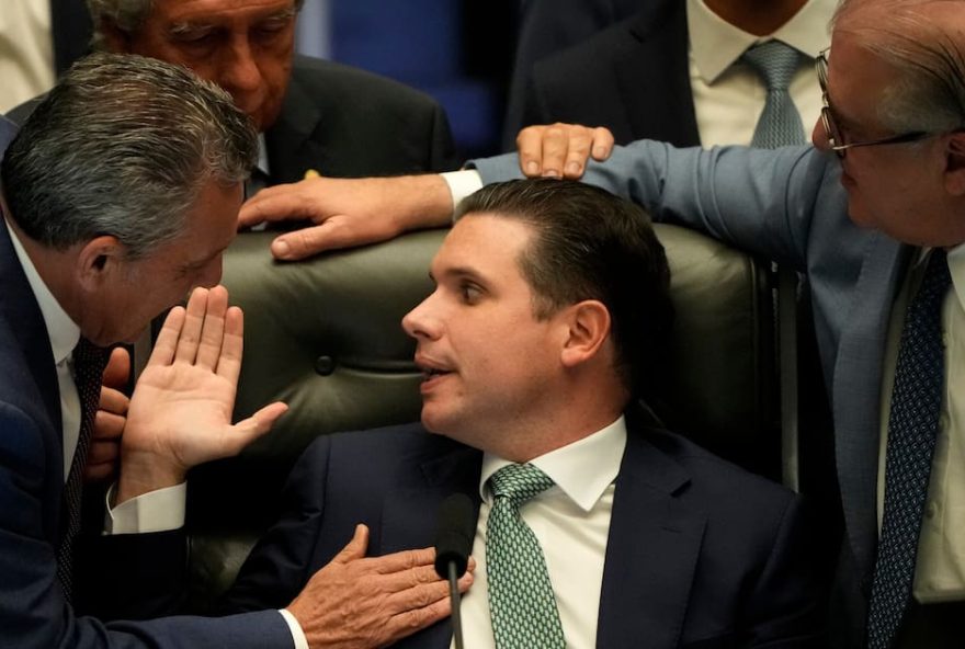 deputes-bresiliens-votent-une-loi-pour-reduire-la-peine-de-lancien-president-bolsonaro