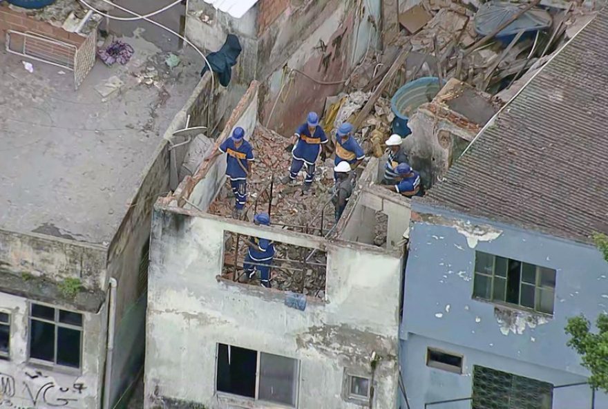 desabamento-de-casas-no-maracana3A-mae-morre-e-crianca-e-resgatada-apos-tragedia desabamento-de-casas-no-maracana3A-mae-morre-e-crianca-e-resgatada-apos-tragedia