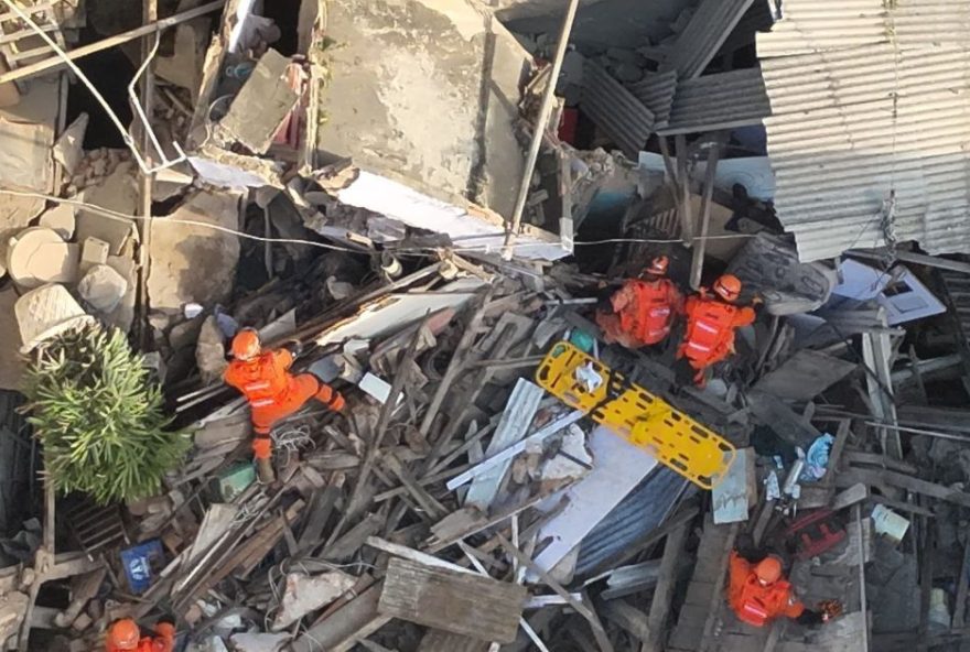 desabamento-de-imovel-no-catete2C-na-zona-sul-do-rio2C-deixa-feridos