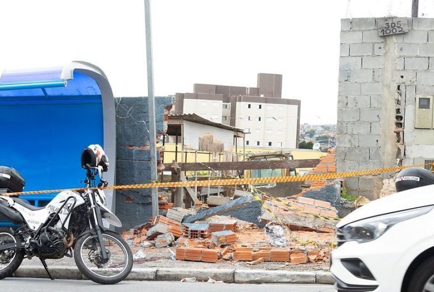 desabamento-de-muro-em-itapevi3A-tragedia-comove-e-mobiliza-a-comunidade desabamento-de-muro-em-itapevi3A-tragedia-comove-e-mobiliza-a-comunidade