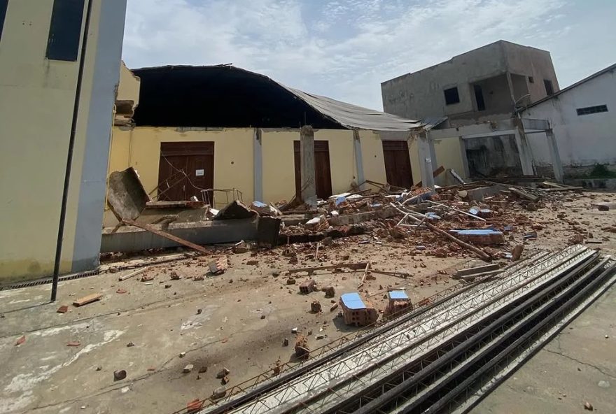 desabamento-de-teto-em-igreja-e-forro-em-centro-de-saude-durante-chuva-no-ma3A-problemas-e-precaucoes