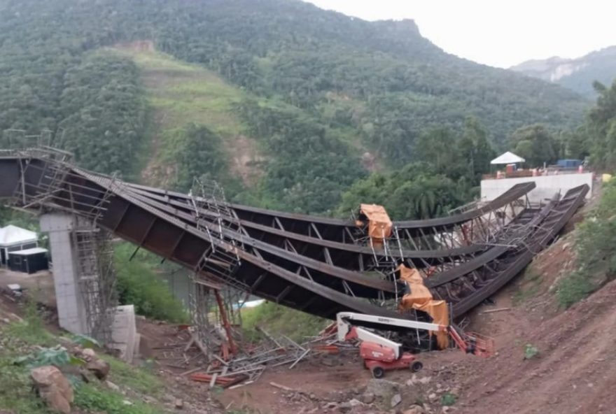 desabamento-de-viaduto-na-br-470-no-rs-apos-enchentes-de-20243A-obra-em-construcao-e-danos-na-estrutura desabamento-de-viaduto-na-br-470-no-rs-apos-enchentes-de-20243A-obra-em-construcao-e-danos-na-estrutura