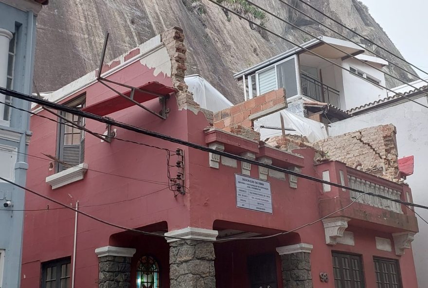 desabamento-na-urca3A-policia-civil-investiga-obra-sem-autorizacao-e-sem-epi