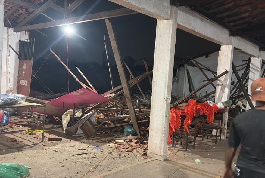 desabamento-no-barracao-da-escola-de-samba-em-sao-luis-deixa-cinco-feridos3A-bombeiros-investigam-uso-irregular-do-local desabamento-no-barracao-da-escola-de-samba-em-sao-luis-deixa-cinco-feridos3A-bombeiros-investigam-uso-irregular-do-local