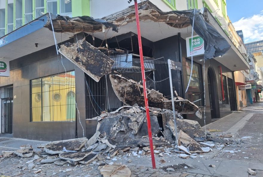 desabamento-parcial-atinge-sede-do-procon-em-florianopolis2C-sem-feridos