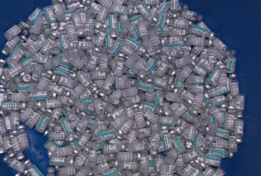 descarte-de-1-milhao-de-doses3A-santa-catarina-enfrenta-desperdicio-de-vacinas-nos-ultimos-3-anos