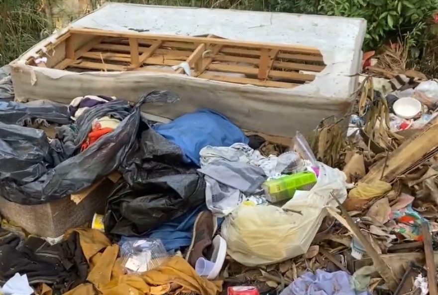 descarte-irregular-de-lixo-no-corrego-de-piracicaba-gera-transtornos-aos-moradores3A-medidas-e-conscientizacao-necessarias