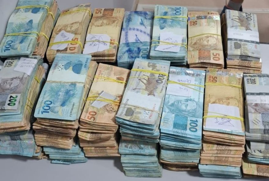 descoberta-de-r2412C2-milhao-em-prudentopolis-leva-a-investigacao-de-agiotagem-e-armas descoberta-de-r2412C2-milhao-em-prudentopolis-leva-a-investigacao-de-agiotagem-e-armas