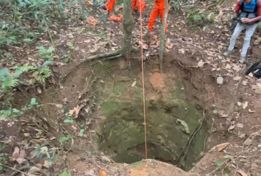 descoberta-do-cemiterio-clandestino-do-comando-vermelho-choca-o-rio-de-janeiro-policia-encontra-corpos-em-poco-profundo-no-morro-do-jordao