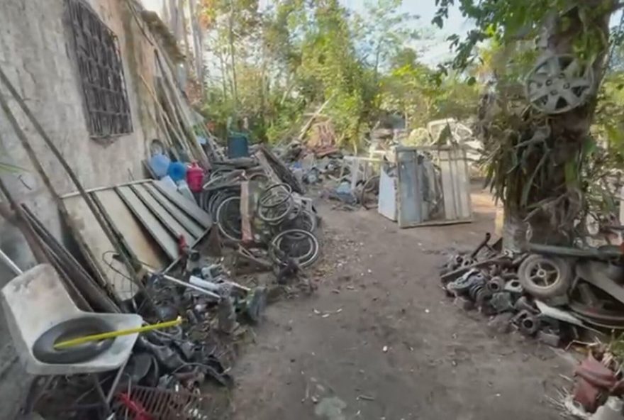 descoberto-ferro-velho-clandestino-com-trilhos-de-trem-e-tubos-de-petroleo-em-duque-de-caxias3A-donos-sao-presos-em-flagrante