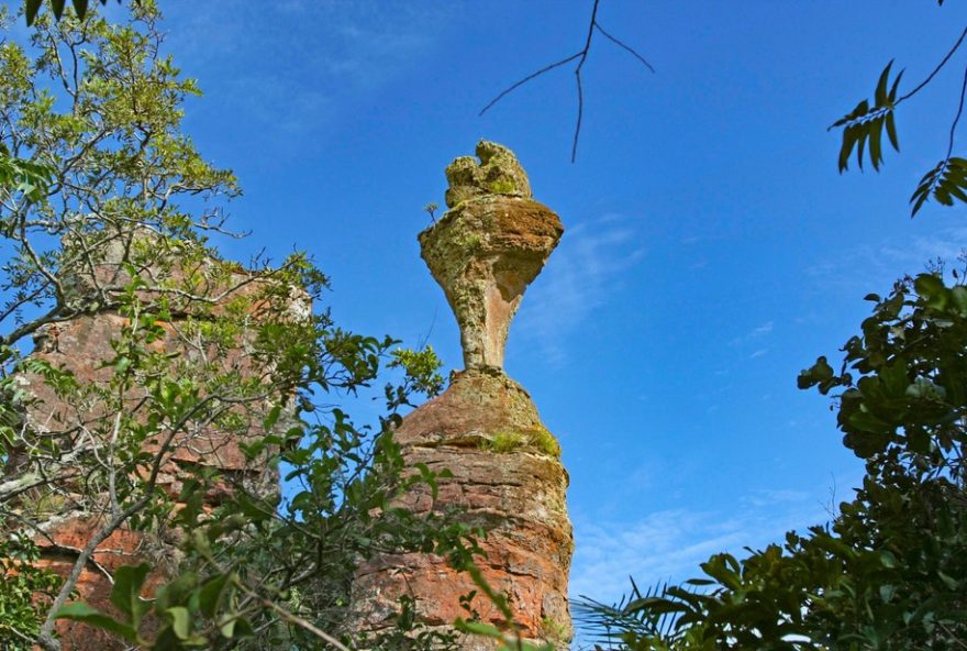 descubra-as-formacoes-rochosas-de-parauna-em-goias3A-cachoeiras-e-fosseis-de-dinossauros-custos-acessiveis-e-paisagens-impressionantes