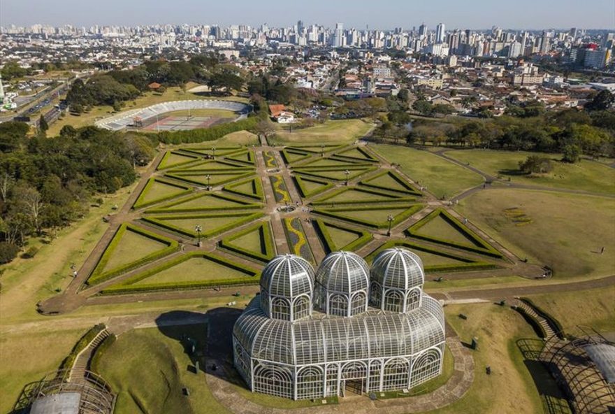 descubra-o-que-abre-e-fecha-no-ano-novo-em-curitiba3A-confira-as-dicas