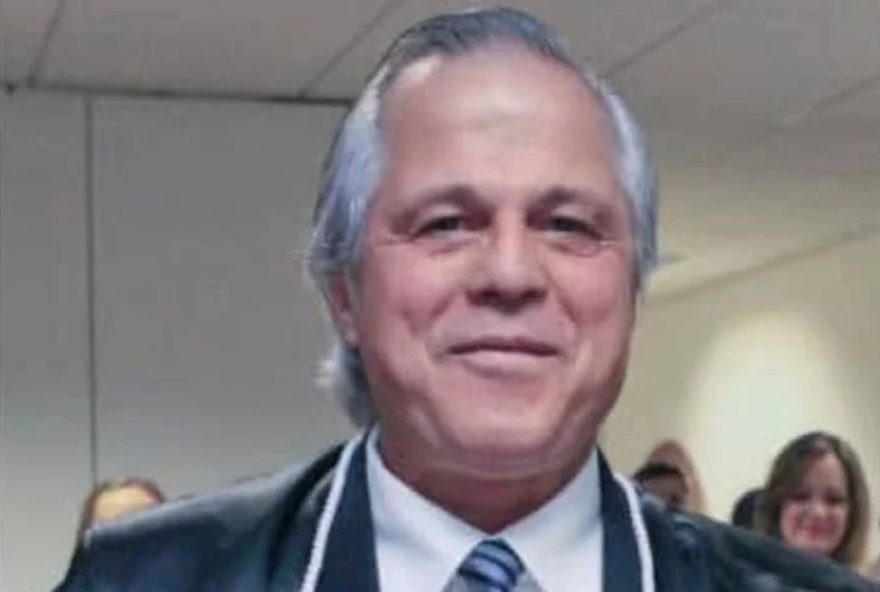 desembargador-afastado-recebe-r2412C8-mi-sem-trabalhar3A-polemica-no-parana