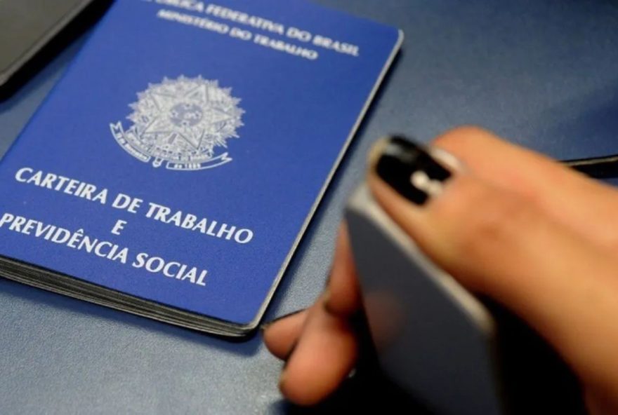 desemprego-atinge-52C625-em-agosto-e-mantem-minima-historica2C-informa-ibge