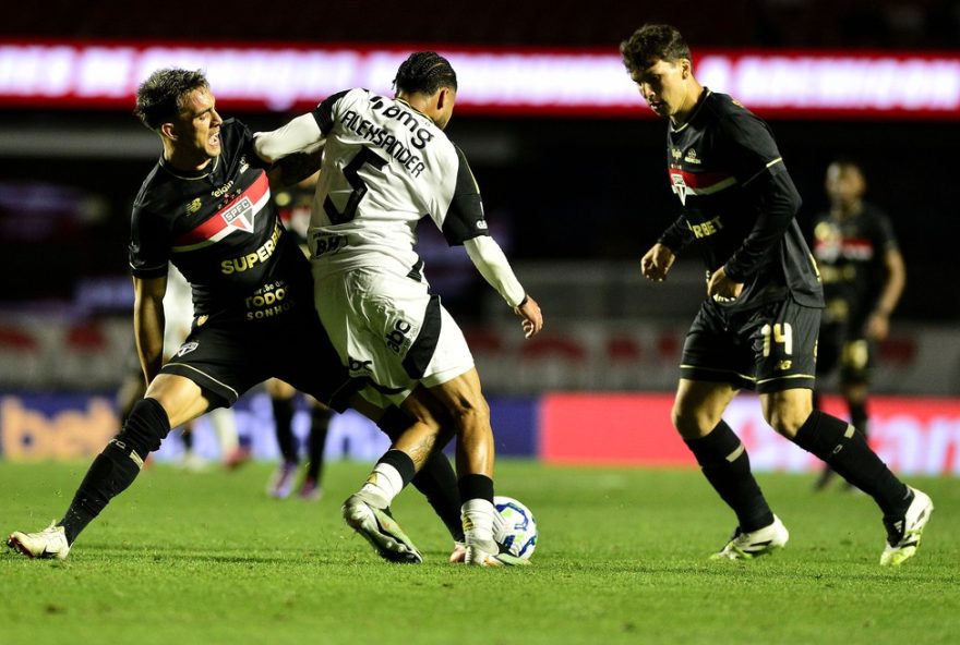desfalque-de-enzo-diaz-impacta-sao-paulo-contra-cruzeiro3A-como-time-se-prepara-sem-lateral-esquerdo.-acompanhe