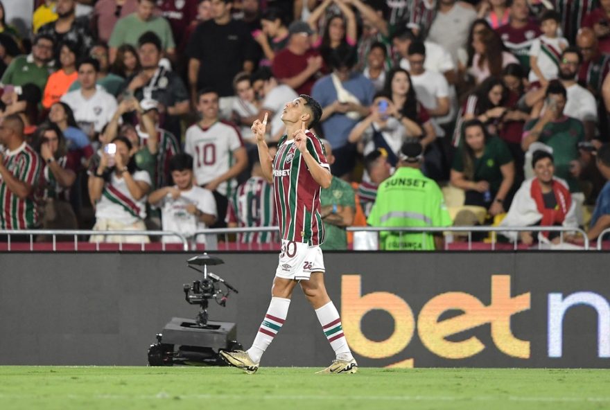RJ - RIO DE JANEIRO - 04/10/2025 - BRASILEIRO A 2025, FLUMINENSE X ATLETICO-MG - Serna jogador do Fluminense comemora seu gol durante partida contra o Atletico-MG no estadio Maracana pelo campeonato Brasileiro A 2025. Foto: Thiago Ribeiro/AGIF
