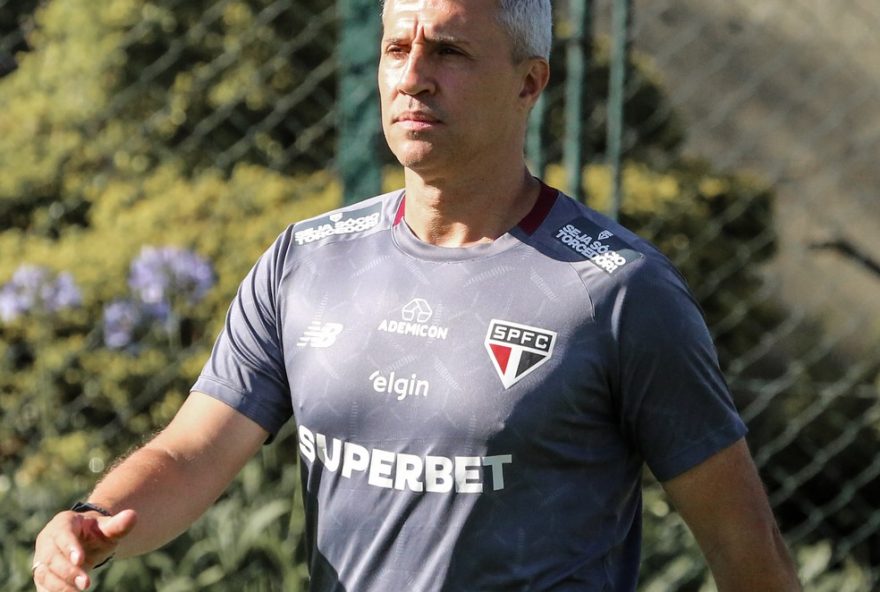 desfalques-no-sao-paulo-contra-fluminense3A-crespo-busca-solucoes-para-formacao-no-maracana.-expectativa-por-confronto-envolvente-e-estrategico