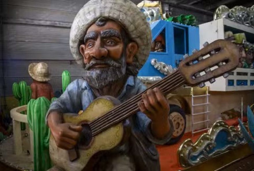 desfile-da-academicos-de-niteroi-na-sapucai3A-lula-homenageado-com-escultura-de-18-metros desfile-da-academicos-de-niteroi-na-sapucai3A-lula-homenageado-com-escultura-de-18-metros