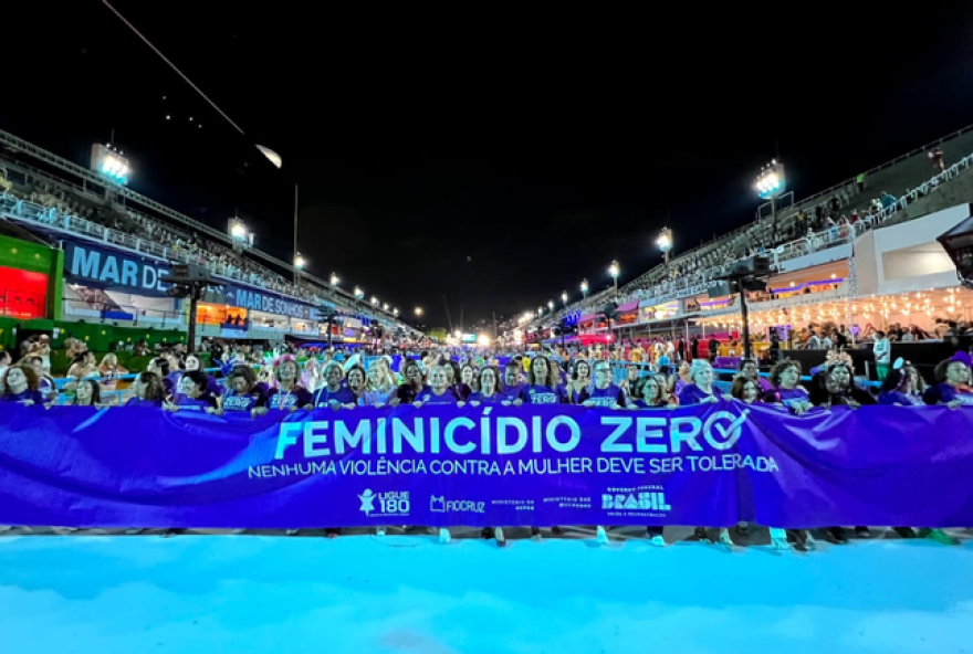 desfile-das-campeas-do-carnaval-2025-na-sapucai3A-acao-contra-feminicidio-e-dia-internacional-da-mulher-juntos