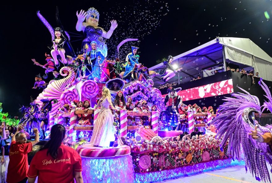 desfile-de-carnaval-da-colorado-do-bras-encanta-com-carro-alegorico-22a-convencao-das-bruxas22 desfile-de-carnaval-da-colorado-do-bras-encanta-com-carro-alegorico-22a-convencao-das-bruxas22
