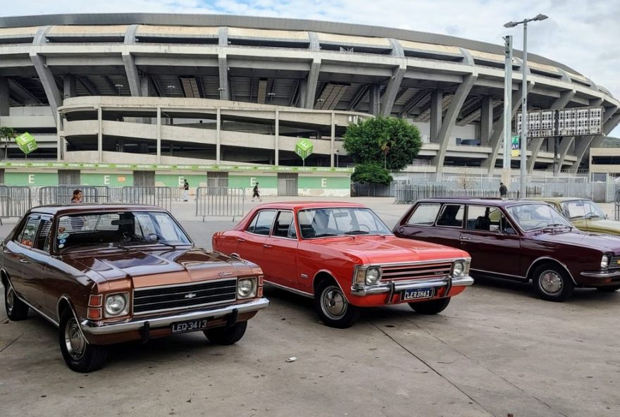 desfile-de-carros-classicos-celebra-vitoria-historica-do-brasil-no-oscarr