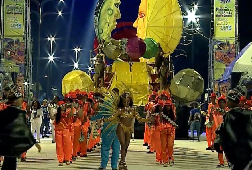 desfiles-das-escolas-de-samba-em-sao-luis3A-brilho-e-tradicao-na-passarela-chico-coimbra