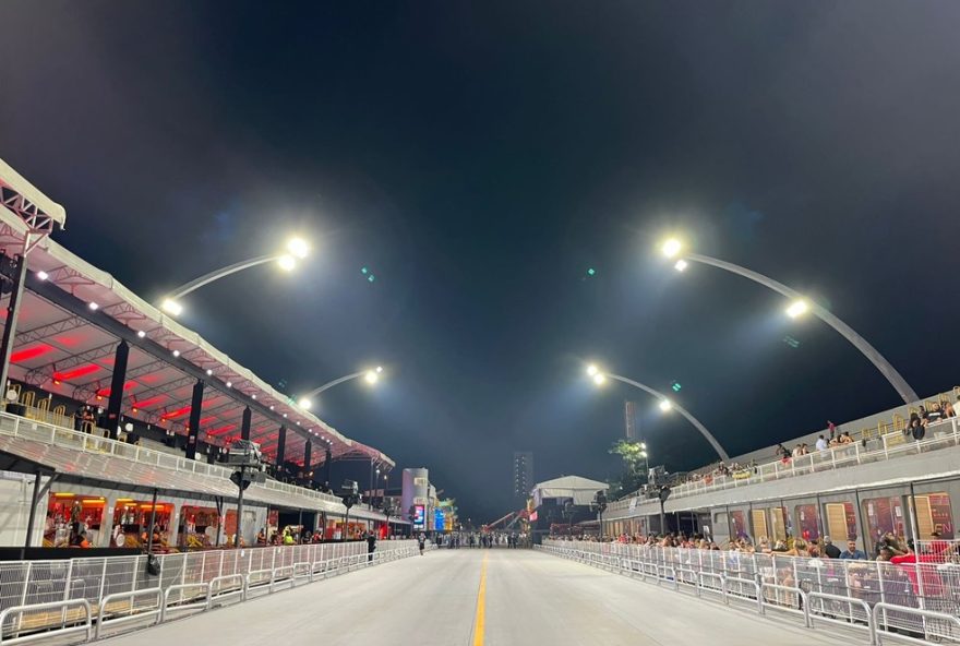 desfiles-de-mocidade2C-gavioes-e-imperio-brilham-no-carnaval-de-sp-2026 desfiles-de-mocidade2C-gavioes-e-imperio-brilham-no-carnaval-de-sp-2026