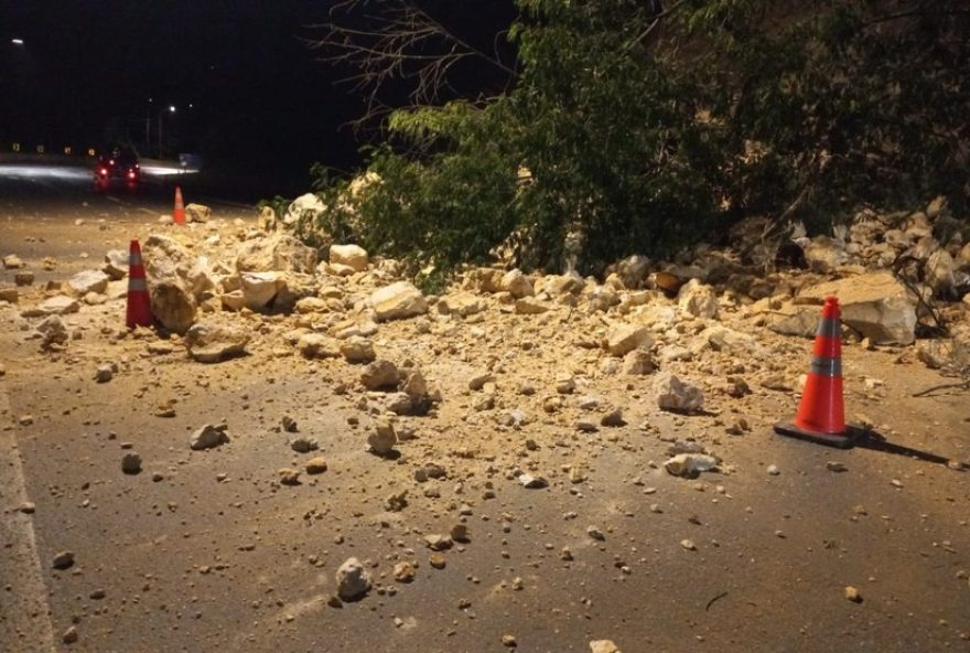 deslizamento-de-rochas-na-rodovia-dos-tamoios-provoca-interdicao-no-km-81 deslizamento-de-rochas-na-rodovia-dos-tamoios-provoca-interdicao-no-km-81