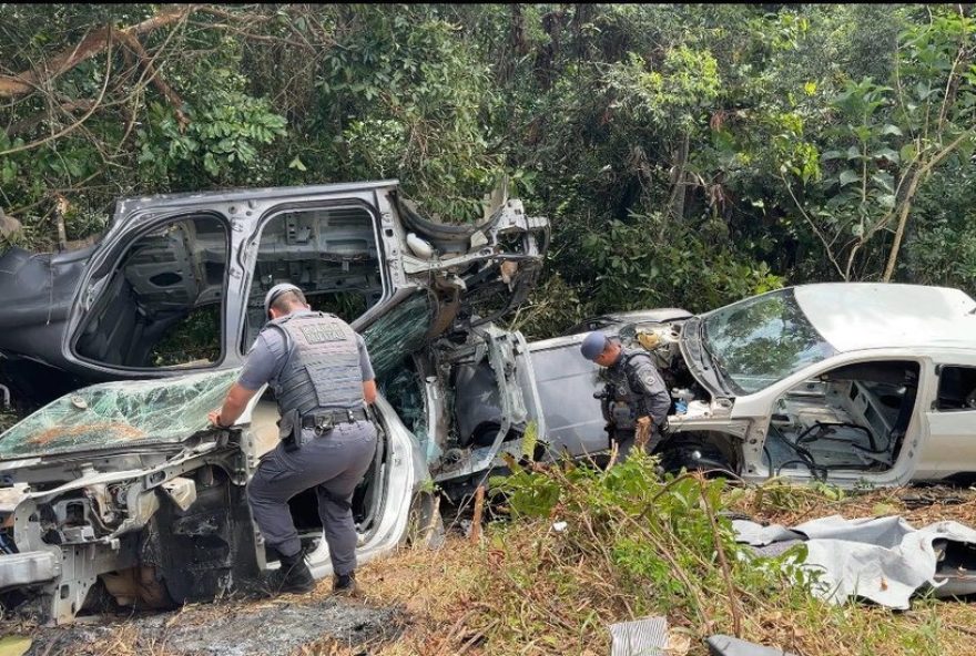 desmanche-de-carros-em-itaquaquecetuba3A-pm-encontra-carcacas-e-pecasfurtadas