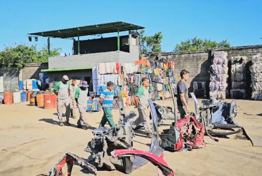 desmanche-de-veiculos-roubados3A-policia-prende-15-pessoas-em-duque-de-caxias