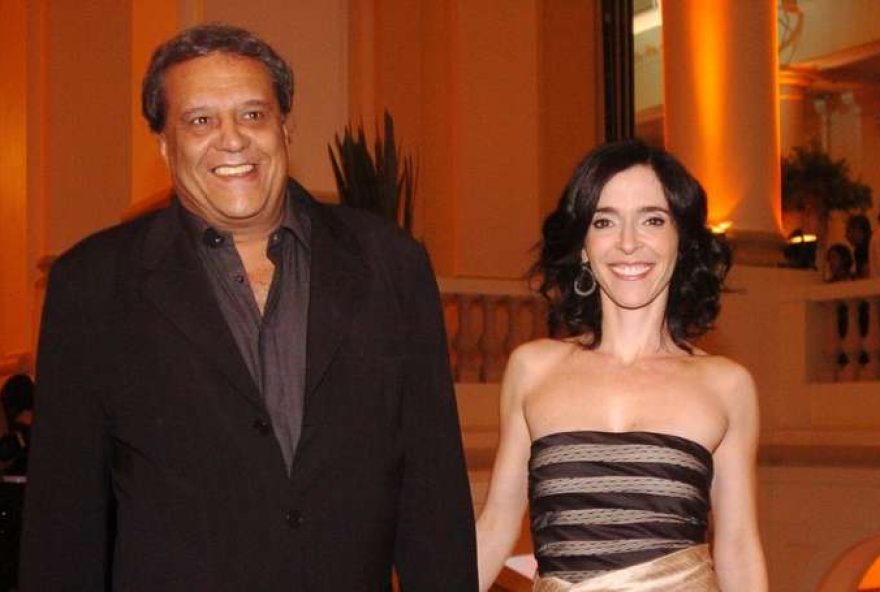 despedida-emocionante-de-deborah-evelyn-para-dennis-carvalho3A-um-tributo-a-parceria-e-legado-do-renomado-diretor-da-tv-brasileira despedida-emocionante-de-deborah-evelyn-para-dennis-carvalho3A-um-tributo-a-parceria-e-legado-do-renomado-diretor-da-tv-brasileira