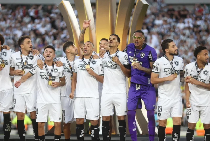 destaque-do-botafogo-indica-saida-apos-conquistas-da-libertadores-e-do-brasileiro