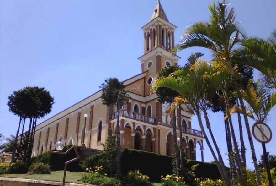 desterro-do-melo3A-a-cidade-mais-catolica-de-minas-gerais-com-mais-de-9525-de-fieis