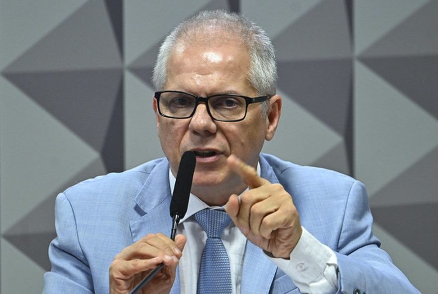 desvio-de-pensoes3A-ex-presidente-do-inss-recebia-r24-250-mil-por-mes-em-esquema-de-corrupcao.-policia-federal-estima-r24-640-milhoes-desviados