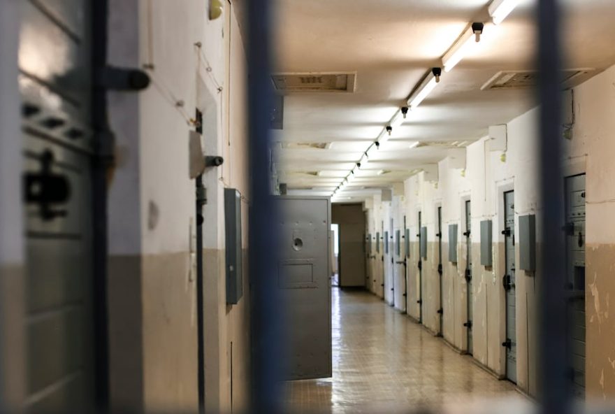 detento-de-quase-300-kg-gera-indignacao-na-austria