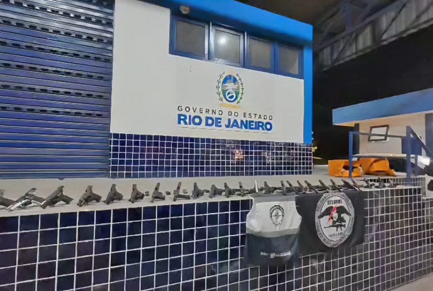detida-com-30-pistolas2C-mulher-e-flagrada-transportando-armas-para-o-rio-de-janeiro