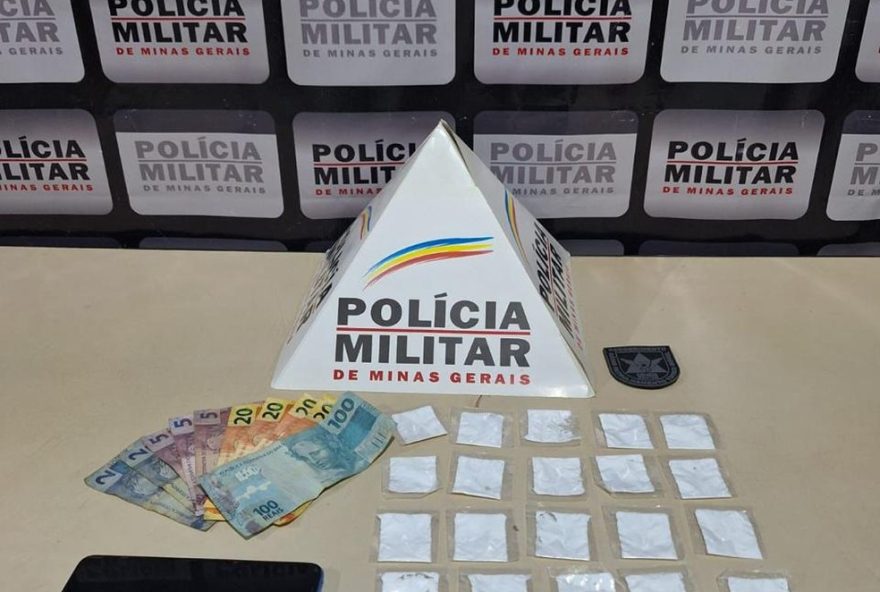 detidas-irmas-por-trafico-de-drogas-em-rio-vermelho3A-papelotes-de-cocaina-encontrados-em-cesto-de-roupas-sujas